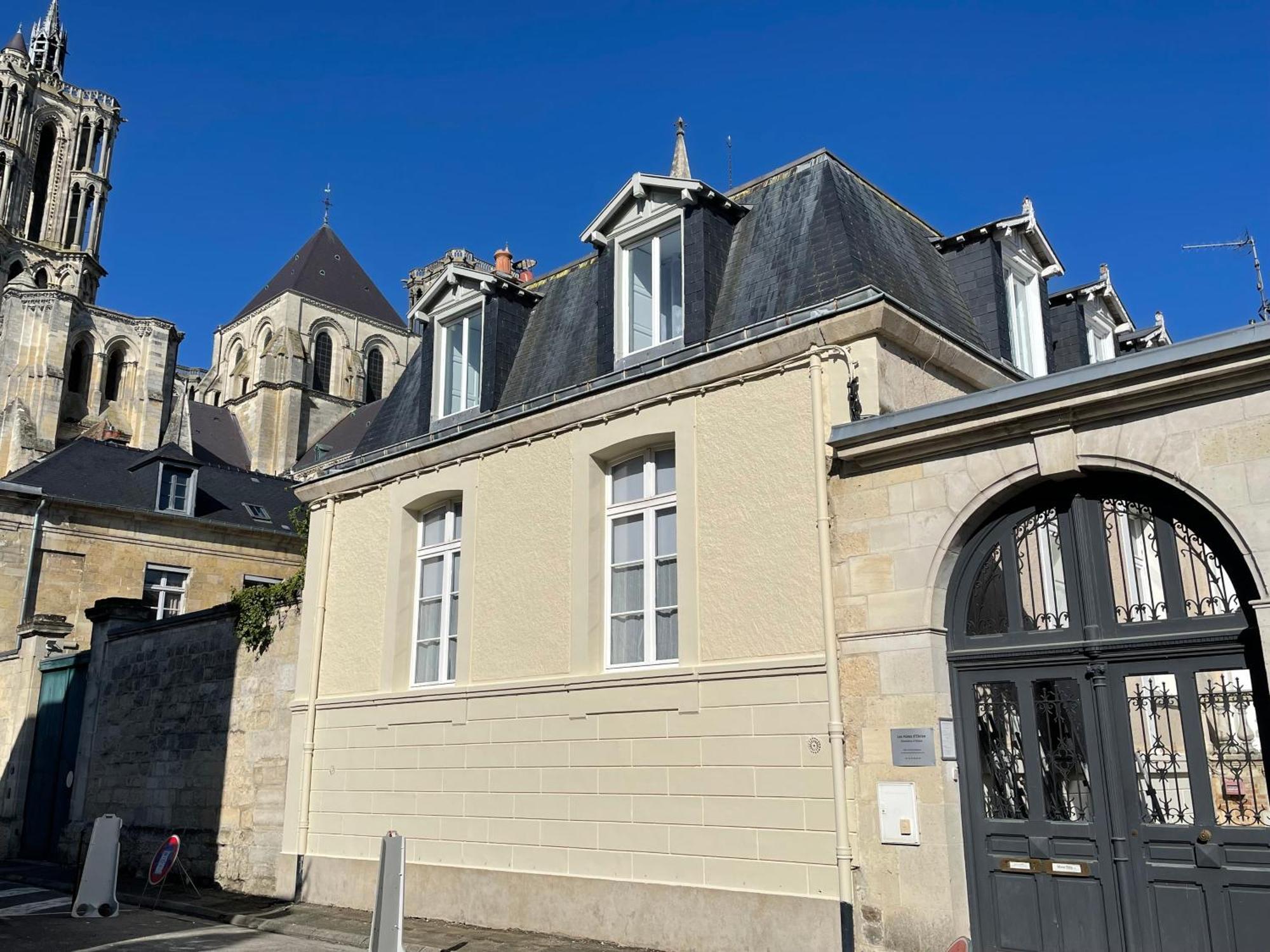 Les Hotes D'Eloise Hotel Laon Bagian luar foto